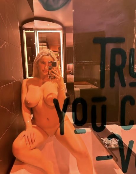 Vee Campbell desnuda onlyfans