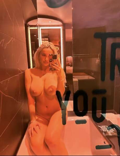 Vee Campbell onlyfans naked leaked