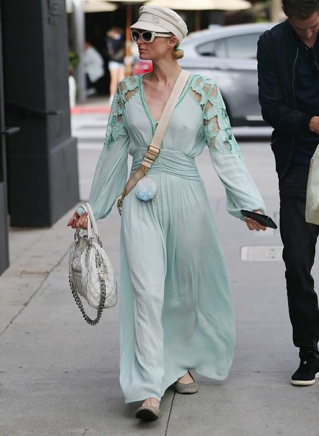 Paris Hilton onlyfans model