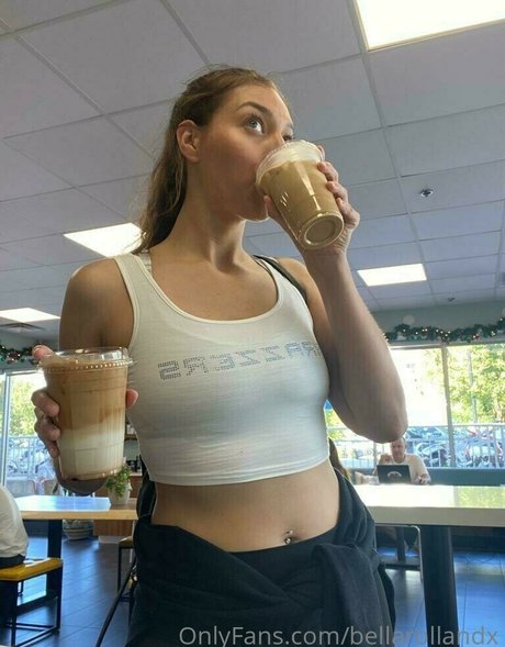 Bellarollandx onlyfans creator