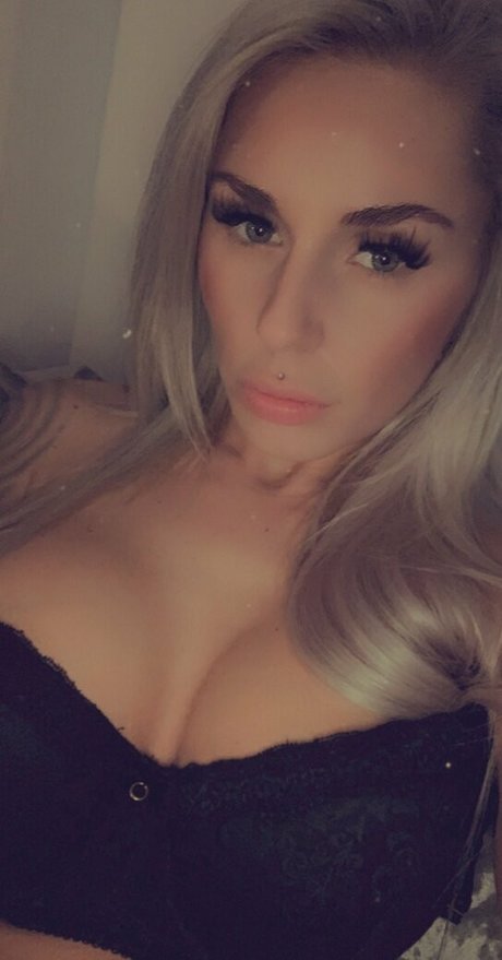 Hotwifey is on onlyfans