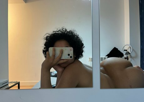 deliciussscurly onlyfans nude tits