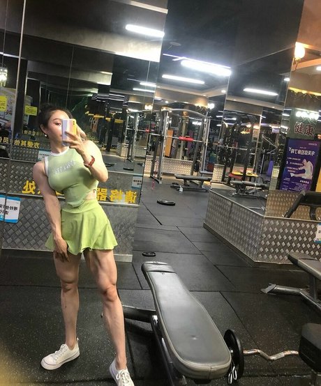 Yuan Herong onlyfans pics