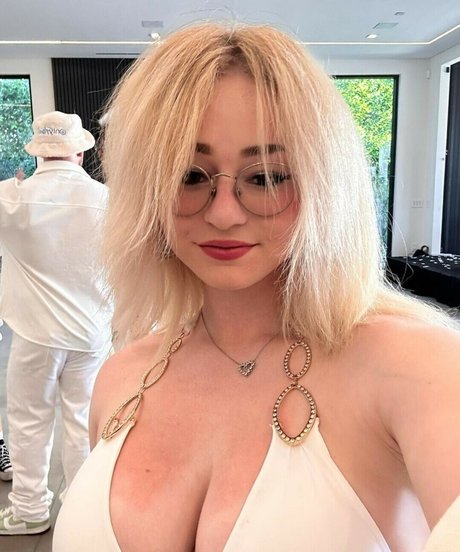 Chloethehokage onlyfans boobs