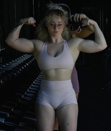 Chloethehokage onlyfans strip tease