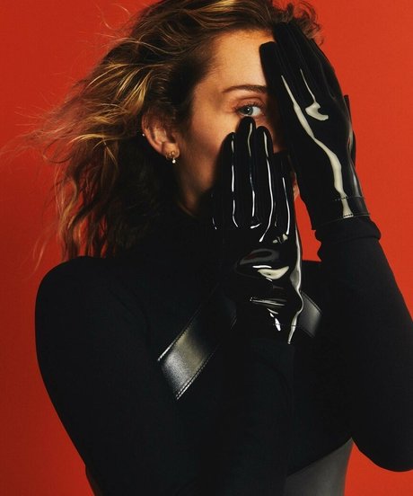 Miley Cyrus onlyfans leaked nudes