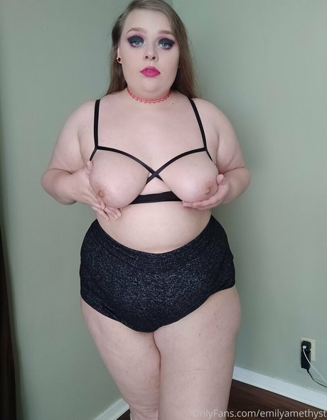 phoebegoth onlyfans nude content