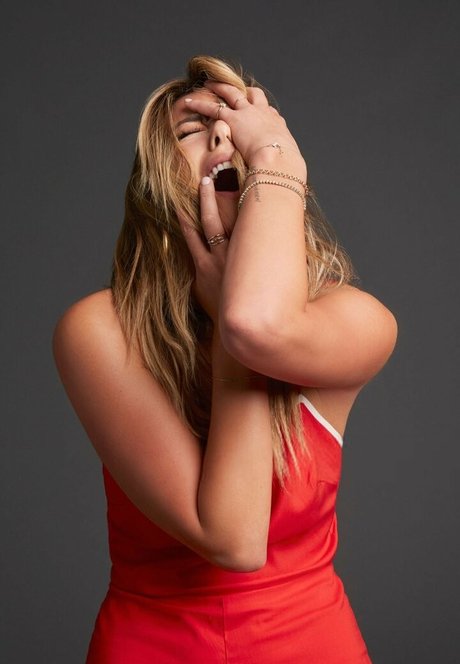 Chloe Bennet nude onlyfans leak