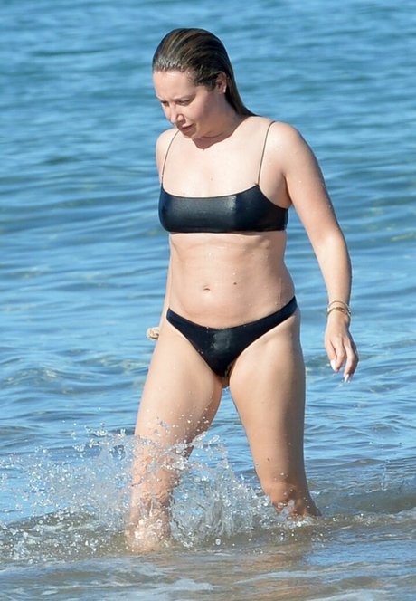 Ashley Tisdale Profile pic