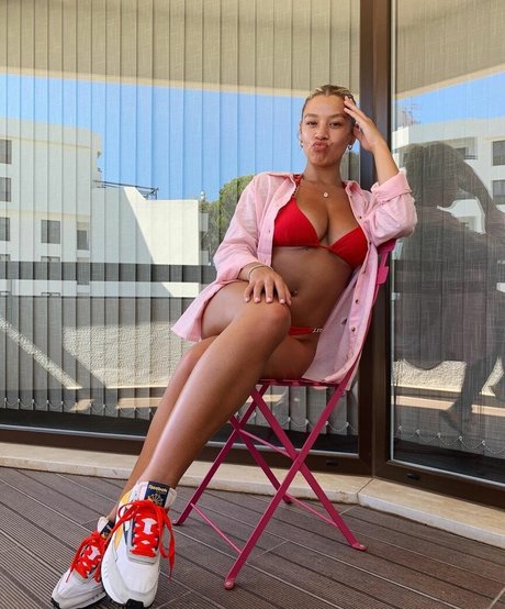 Molly Rainford is on onlyfans