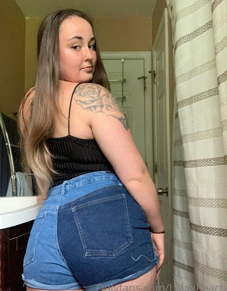 LolaxPeach onlyfans posts