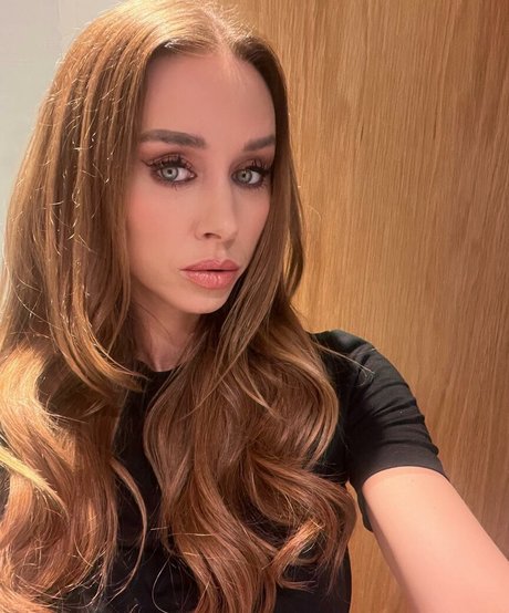 Una Healy topless onlyfans