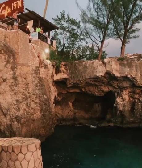 Wallis Day onlyfans model photo