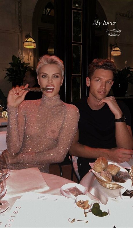 Wallis Day nude onlyfans