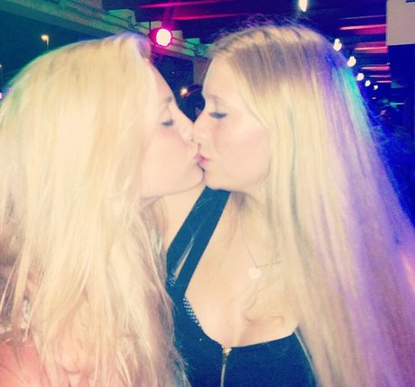 Wallis Day only fans pictures