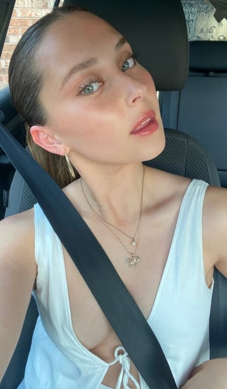 Lilly Breton onlyfans leak