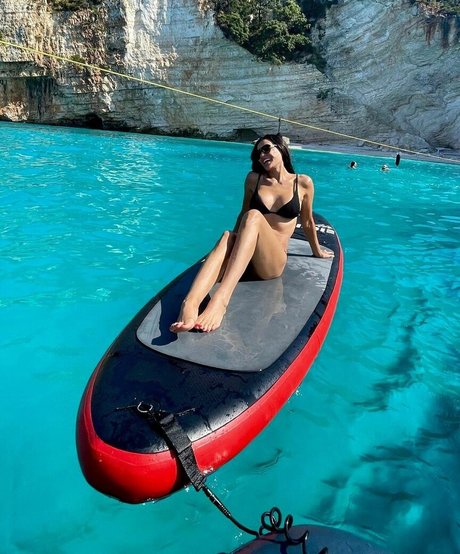 Demi Moore topless onlyfans