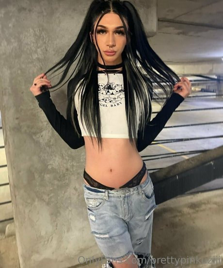 prettypinkuziii strip onlyfans