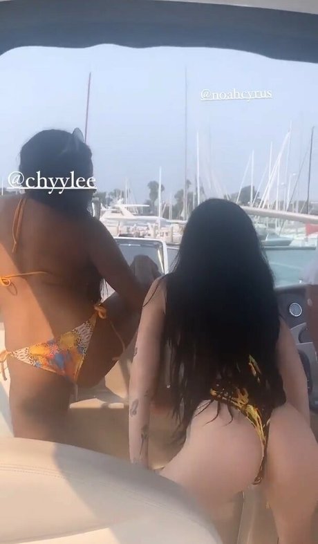 Noah Cyrus nude leak onlyfans