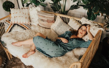 Laura Bailey only fans pics