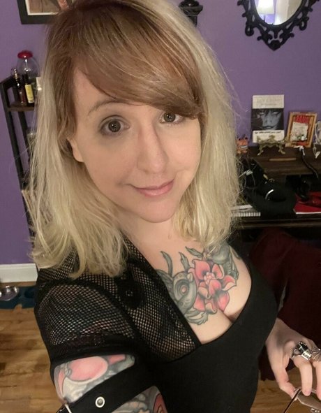 PushingUpRoses naked on onlyfans