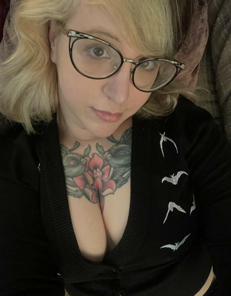 PushingUpRoses onlyfans tits