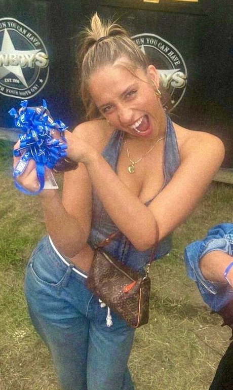 Tate McRae onlyfans exposed