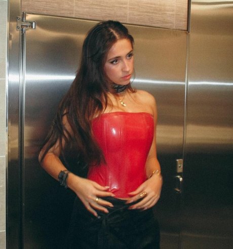 Tate McRae onlyfans leaked.