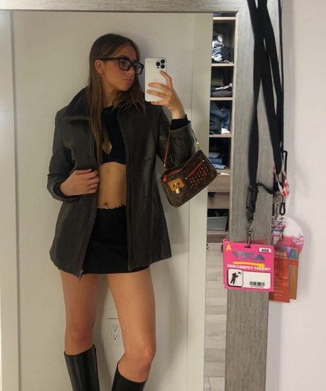 Tate McRae onlyfans naked porn