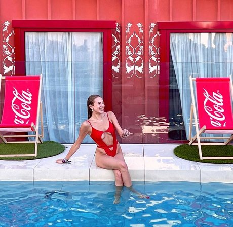 AlaiaJeanneau nude onlyfans leaked