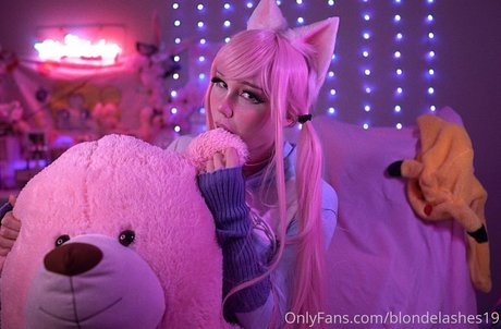 Blondelashes19 naked onlyfans pics