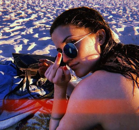 Chloe Maddren onlyfans sexy