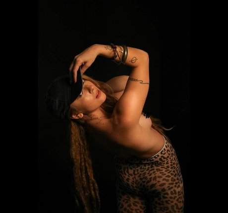 Eliza Grace onlyfans model photos