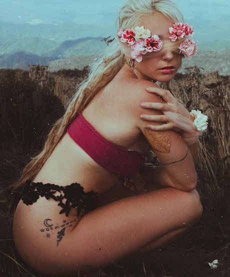 Eliza Grace onlyfans nude pics