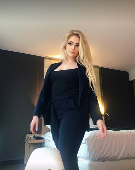 kellymilana onlyfans ass