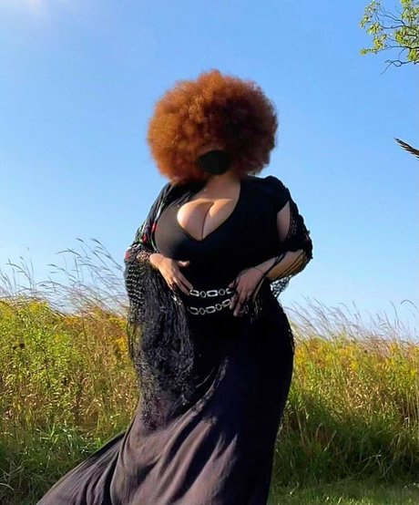 Nikkie Ginger feet onlyfans