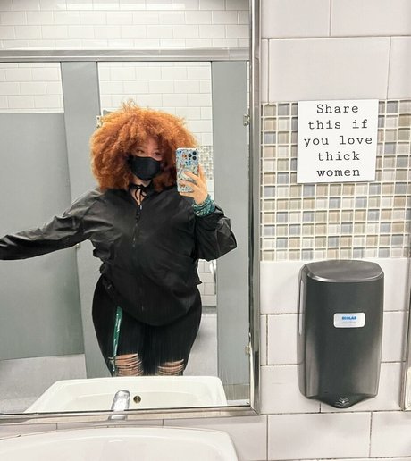 Nikkie Ginger onlyfans nude