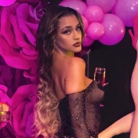 AZZY desnuda onlyfans