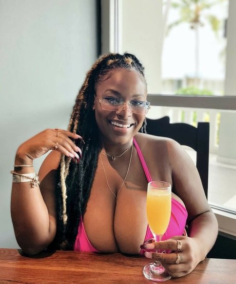 msolurin onlyfans model images