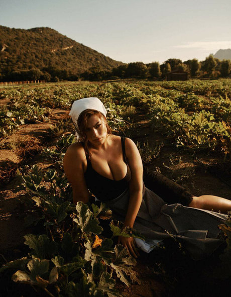 Ashley Graham nude onlyfans leak