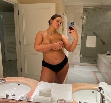 Ashley Graham leaked onlyfans pictures