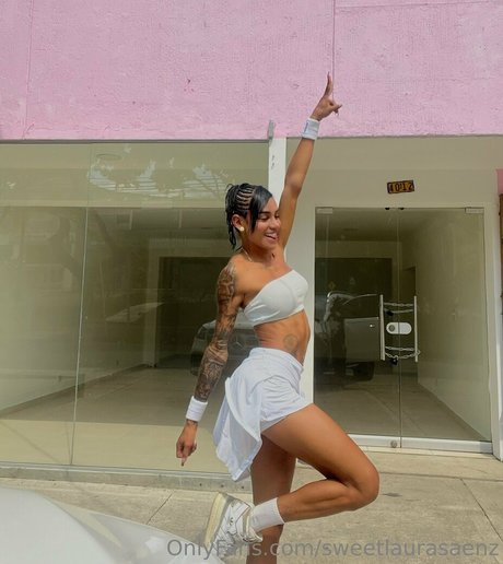 sweetlaurasaenz nudes onlyfans leaks