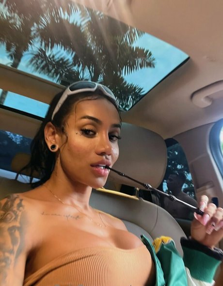 sweetlaurasaenz only fans content