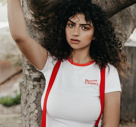 Mays Benatti onlyfans model photo