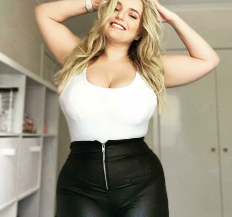 Casey Leigh only fans pictures