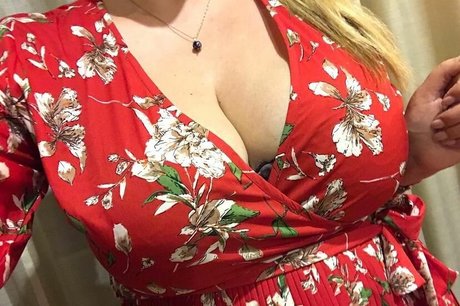 XLeila89 onlyfans strip tease