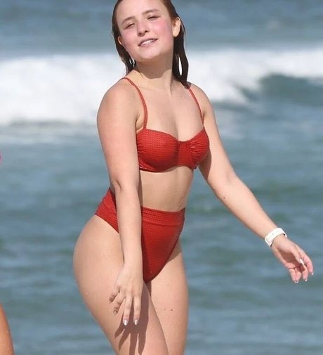 Larissa Manoela naked onlyfans pics