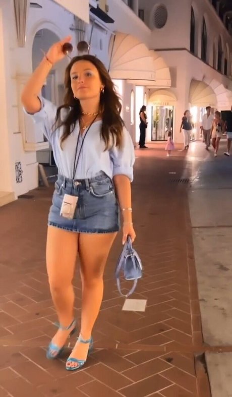 Larissa Manoela feet onlyfans