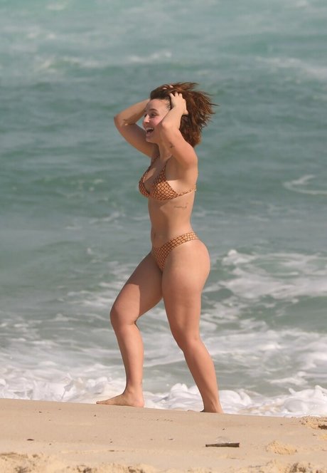 Larissa Manoela onlyfans pics