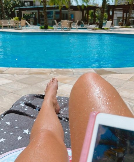 Larissa Manoela Profile pic